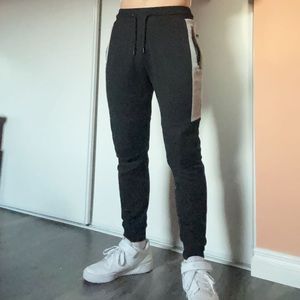 men’s small black joggers
